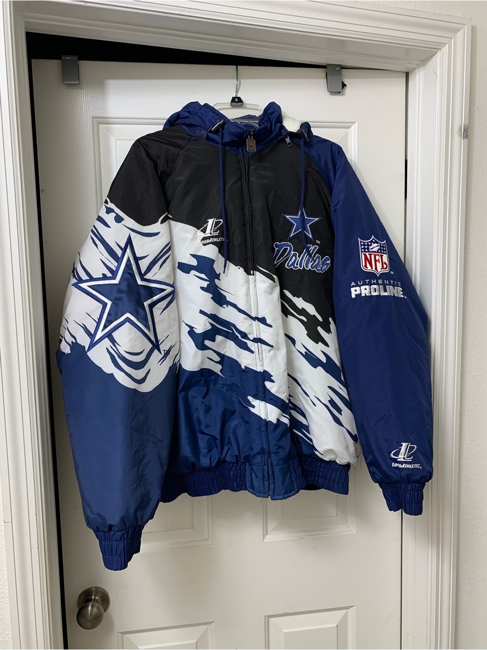 NFL Dallas Cowboys. Blue Navy Black and White Dallas Cowboys Puffer Jacket